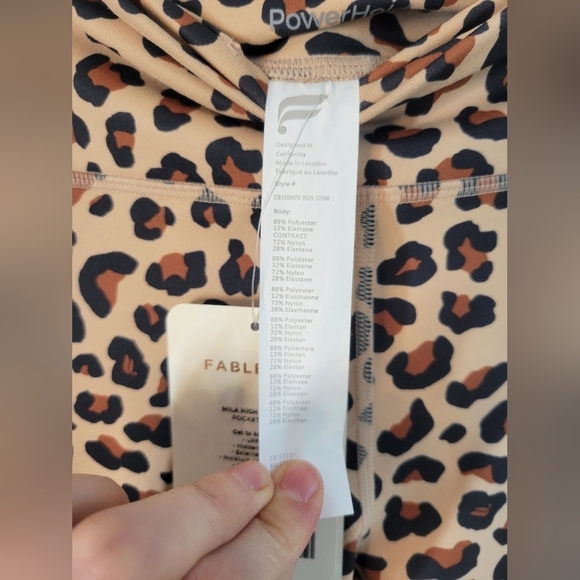 NWT Fabletics Mila High Waisted Pocket Capri Animal Print Tan Medium - Picture 5 of 7